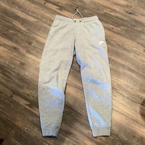 Nike women’s gray sweatpants